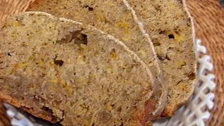 Домашний хлеб из патиссонов с чесноком и имбирем