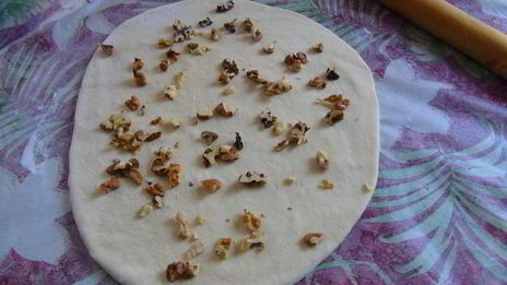 хлеб с чаем матча и грецким орехом