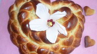 Хлеб С днем Святого Валентина