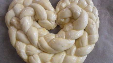 хлеб с днем святого валентина