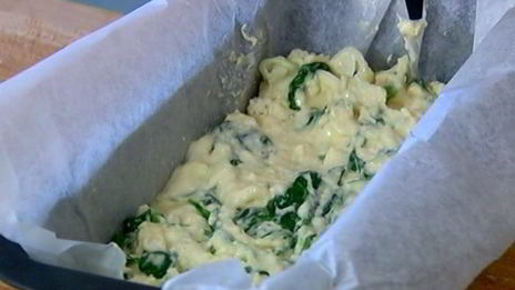 хлеб с фетой и шпинатом