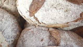 Хлеб с орехами пекан и клюквой