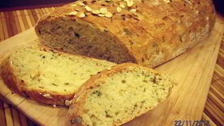 Хлеб с овсяными хлопьями и зеленым луком