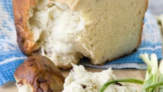 Хлеб с творогом и пепперони в духовке