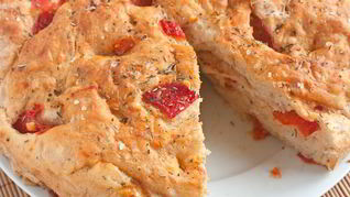 Хлеб с запеченным перцем и травами