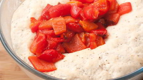 хлеб с запеченным перцем и травами