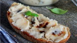 Помазка на хлеб из чернослива и фасоли