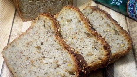 постный хлеб с чечевицей и жареным луком