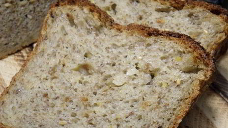 постный хлеб с чечевицей и жареным луком