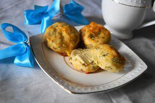 Сконы с зеленью и сыром