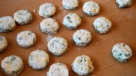 сконы с зеленью и сыром