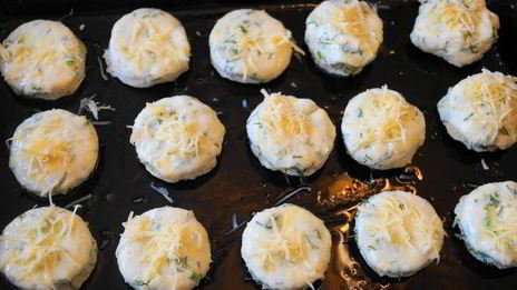 сконы с зеленью и сыром