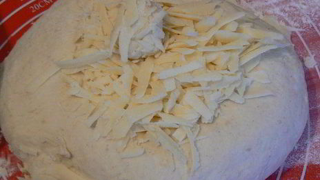 сырный хлеб на пшеничной закваске