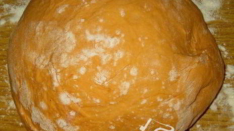 томатный хлеб с кунжутом