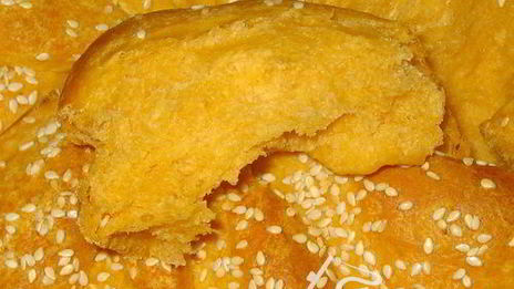 томатный хлеб с кунжутом