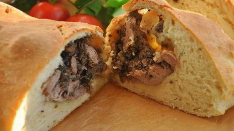 тосканский пресный хлеб с рулетом из ягнятины