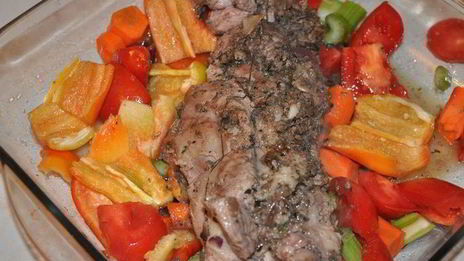 тосканский пресный хлеб с рулетом из ягнятины