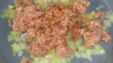 запеченный батон с фаршем и тыквой