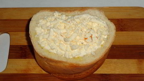 запеченный батон с фаршем и тыквой