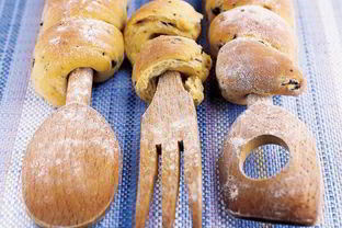 Запеченный дрожжевой хлеб с оливками