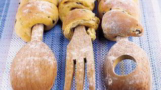 Запеченный дрожжевой хлеб с оливками