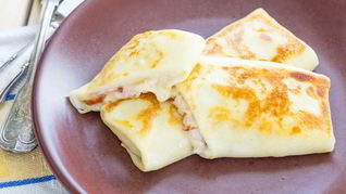 Конвертики из блинов с ветчиной