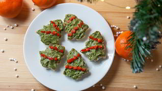 Елочки из лаваша с гуакамоле