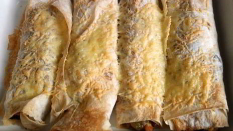 фаршированный овощами лаваш в духовке