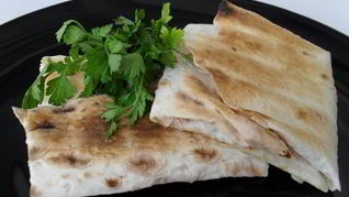 Конвертики из лаваша с сыром