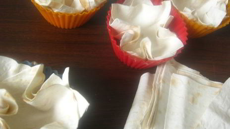 корзиночки из лаваша с беконом, сыром и сладкой паприкой