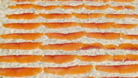 лаваш, фаршированный красной рыбой