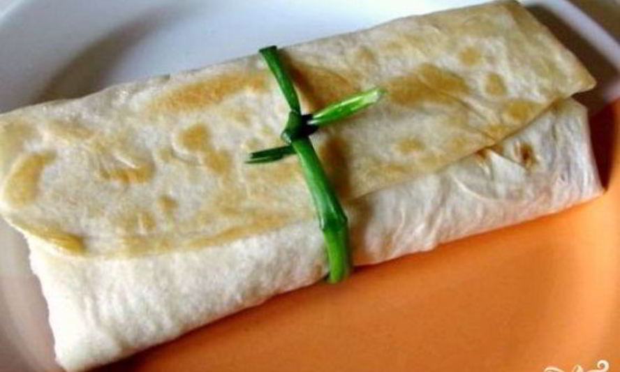 Рецепт лаваш с колбасой и помидорами