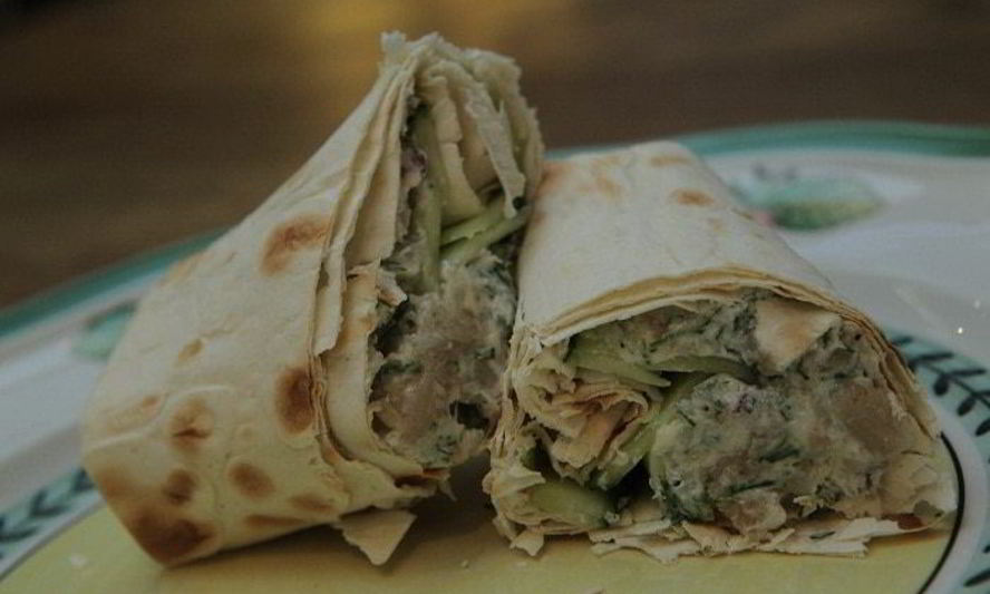 Рецепт лаваш с копченой скумбрией, огурцом и хреном