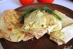 Лаваш с сыром, яйцом и зеленью