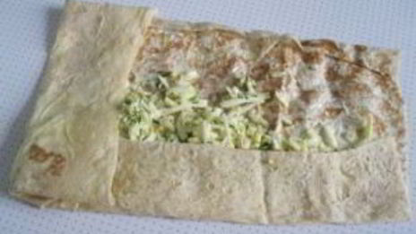 лаваш с сыром, яйцом и зеленью