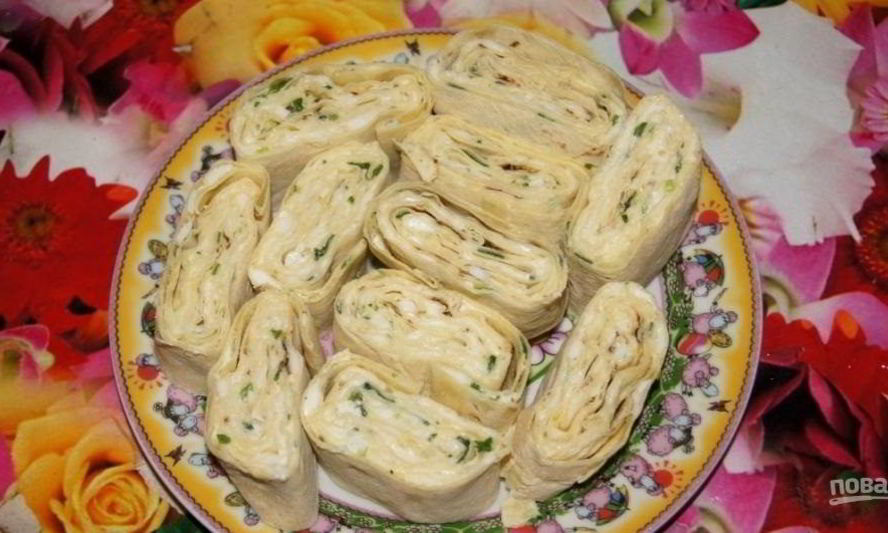 Рецепт рулетики из лаваша с чесноком