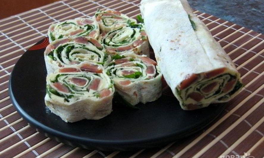 Рецепт рулетики из лаваша с красной рыбой