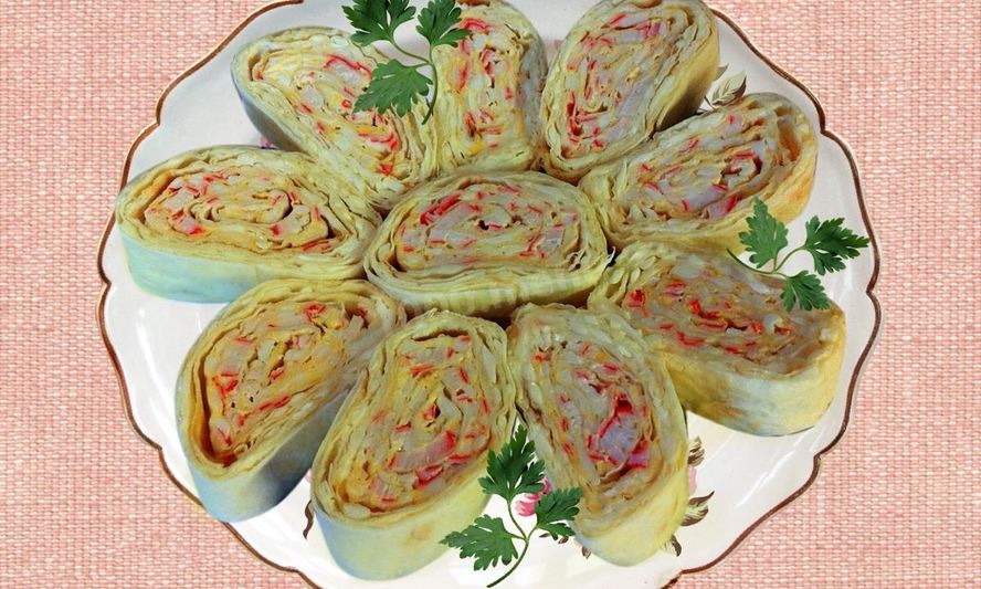 Рецепт рулеты из лаваша с крабовыми палочками и творогом