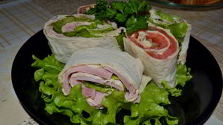 Рулеты из лаваша с сыром, ветчиной и рыбой