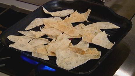 сардинки с легким салатом и чипсами из лаваша