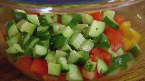 сардинки с легким салатом и чипсами из лаваша