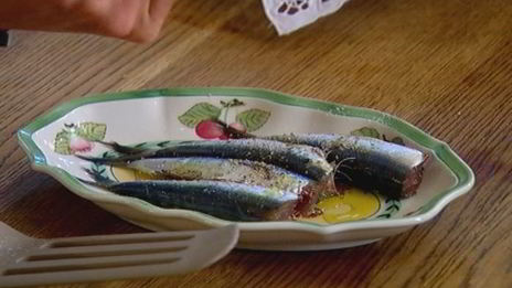 сардинки с легким салатом и чипсами из лаваша