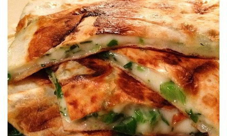 Рецепт сулугуни с зеленью в лаваше