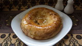 Толстый лаваш с сыром и бужениной