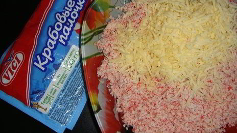 закуска из крабовых палочек в лаваше, обжаренная