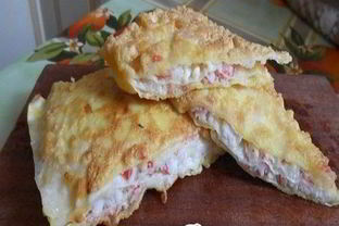 Закуска из тонкого лаваша и крабовых палочек