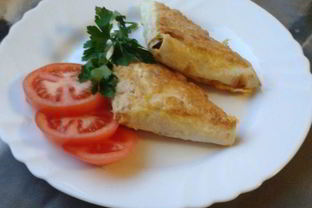 Жареный лаваш с сыром и зеленью