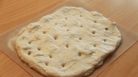 абрикосовая фокачча с лимончелло