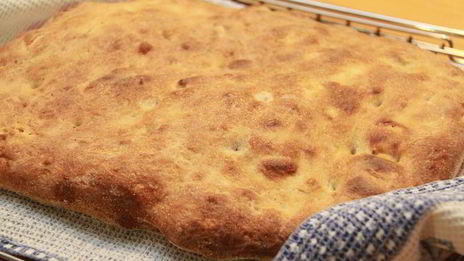 абрикосовая фокачча с лимончелло