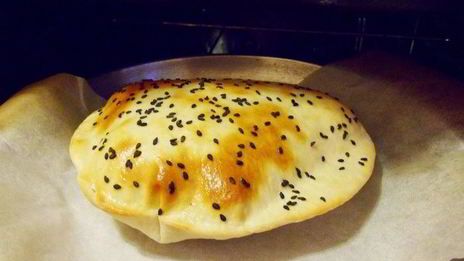 балык экмек — лепешка с рыбой и овощами